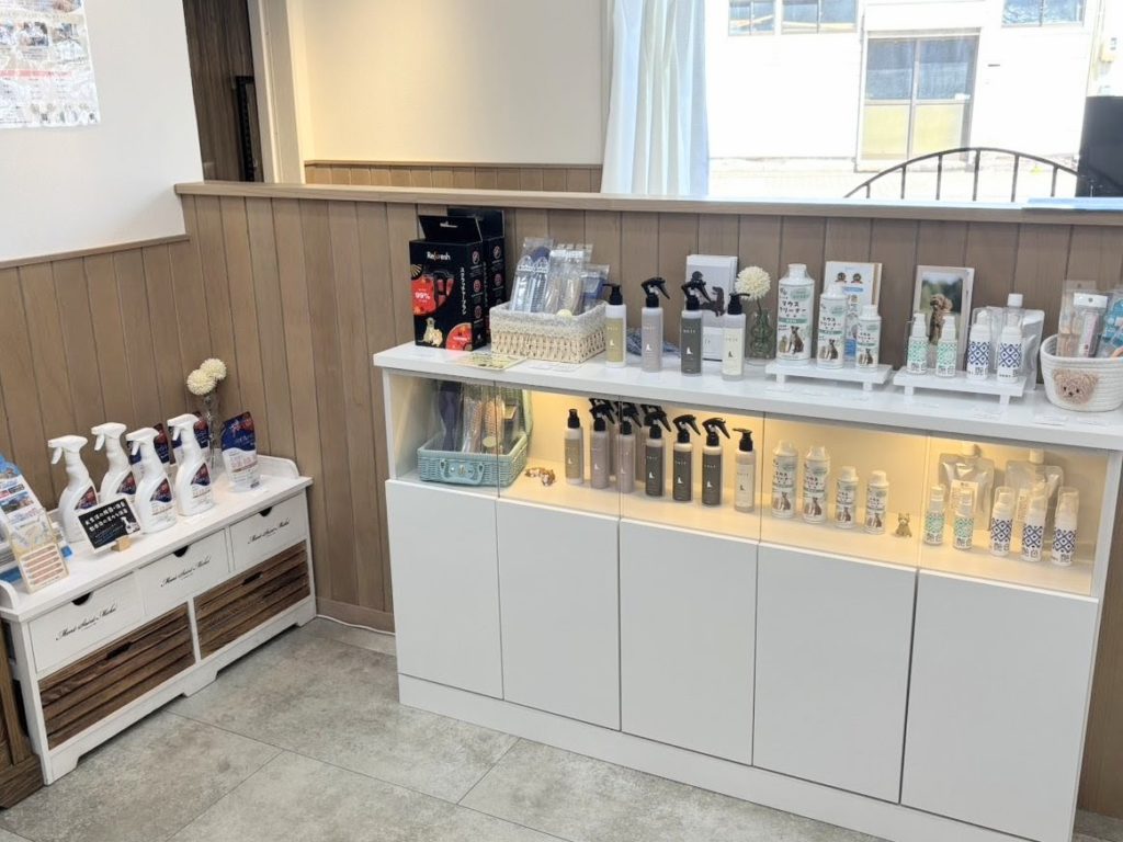 名古屋市千種区 トリミングサロン 商品棚 歯ブラシ歯磨き粉 デンタルケア ブラシ ブラッシングローション